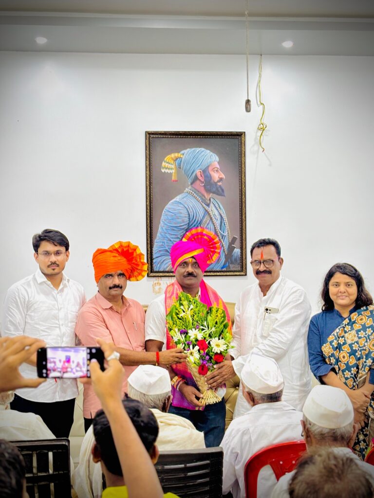 अतिवृष्टी अनुदान मिळवून दिल्याबद्दल अनिल जगताप यांचा त्यांच्या मुळ गावी भातागळी येथे भव्य सत्कार